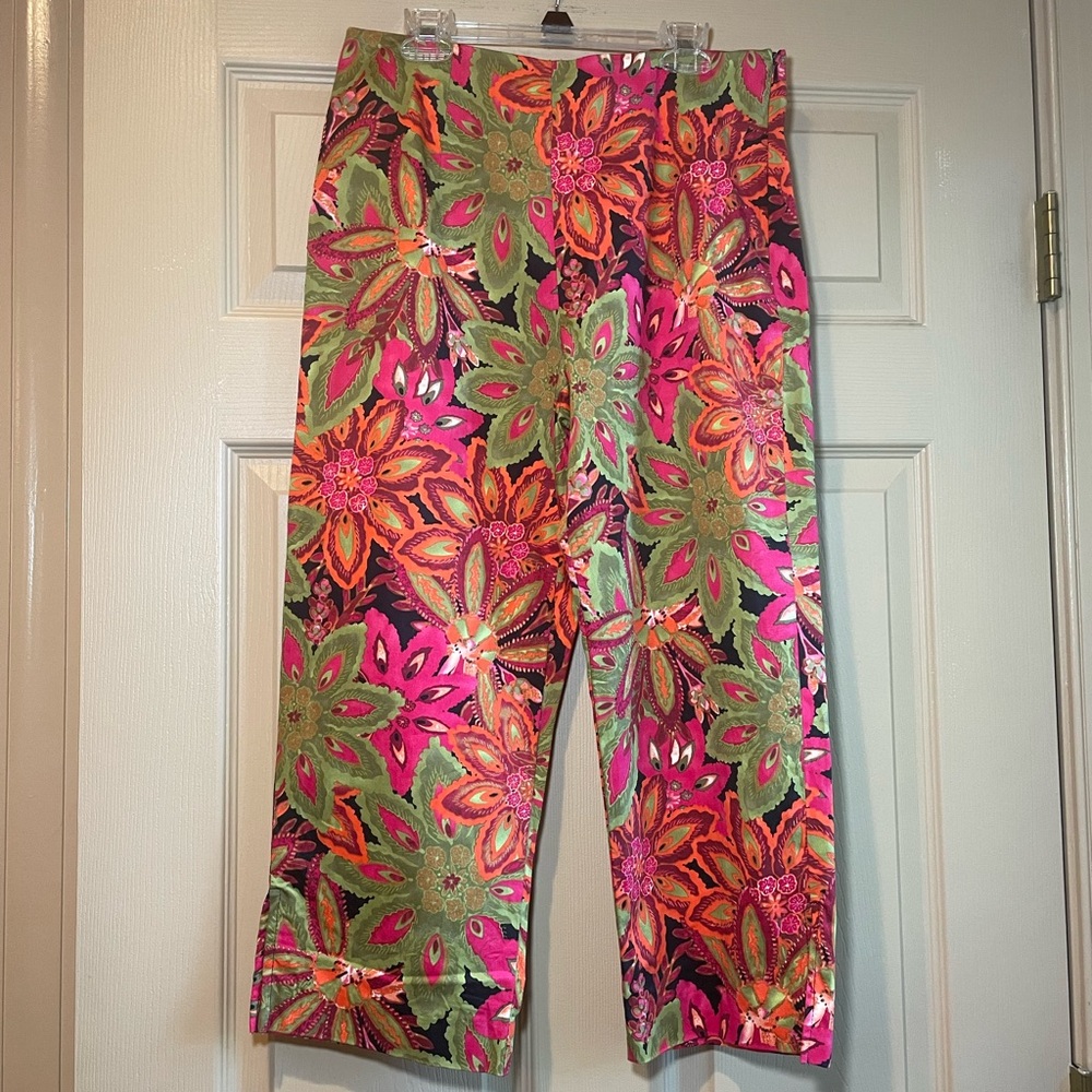 Bamboo Traders Multicolor Floral Cropped Pants‎ with Side Zipper, Size 6